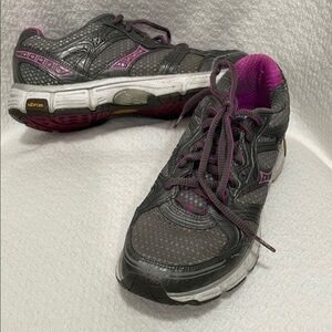 Vibram Women's Gray and Pink Running Shoes sz 7.5